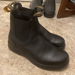 Blundstone boots color black. Size 8/mens 5. Vibram soles. Never worn. Brand new